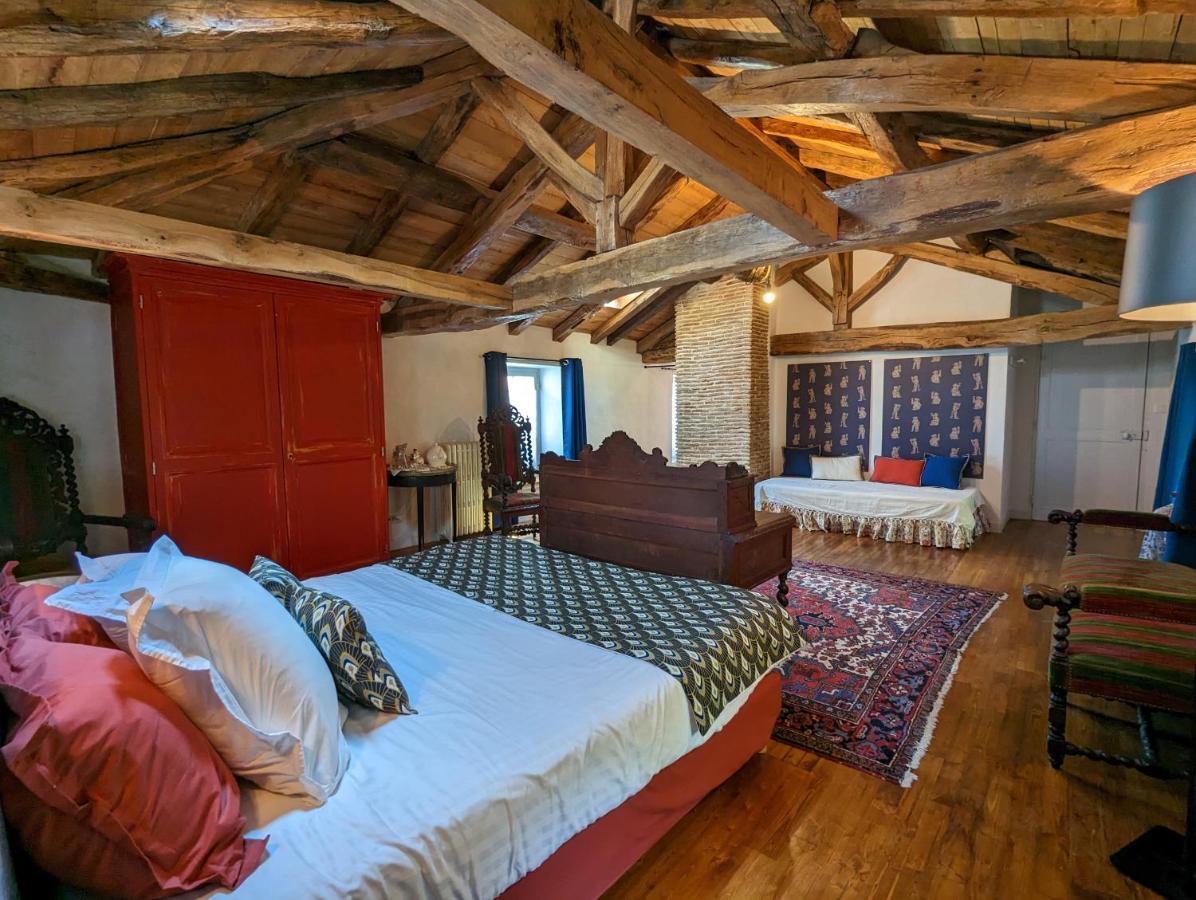Chateau De Lavaud Montbron 外观 照片