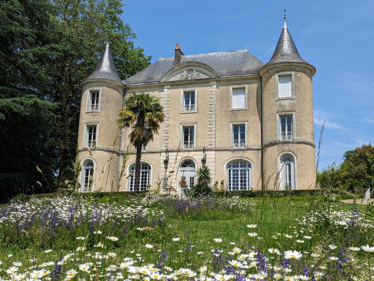 Chateau De Lavaud Montbron 外观 照片