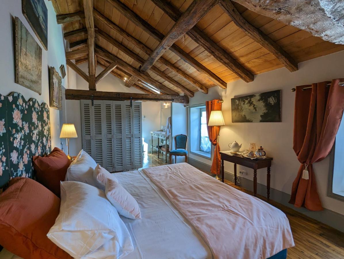 Chateau De Lavaud Montbron 外观 照片